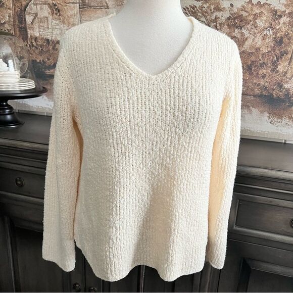 Liz Claiborne Cream V-neck Oversized Sweater size Medium - Picture 3 of 8